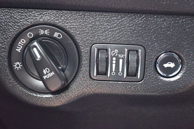 2020 Dodge Challenger SXT RWD - 22999912 - 25