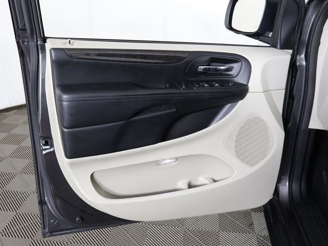 2020 Dodge Grand Caravan SE - 23042853 - 16