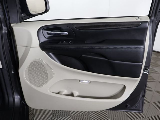 2020 Dodge Grand Caravan SE - 23042853 - 17
