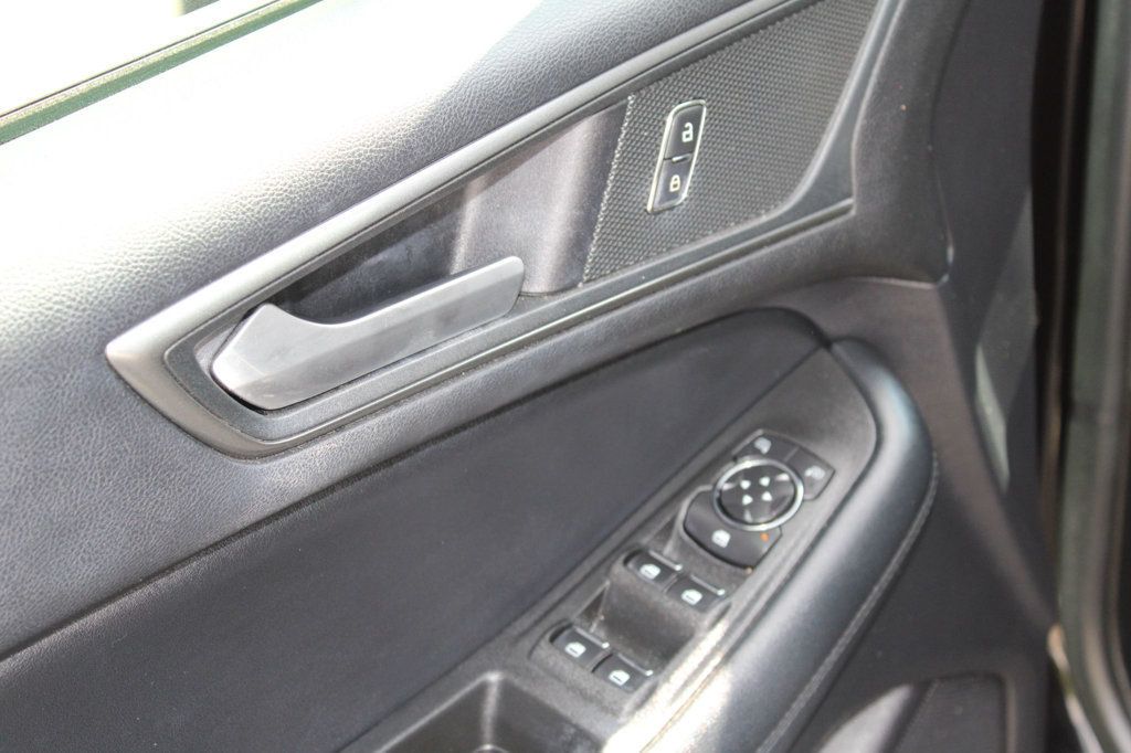 2020 Ford Edge SE photo 19