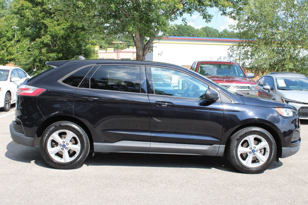 2020 Ford Edge SE photo 2