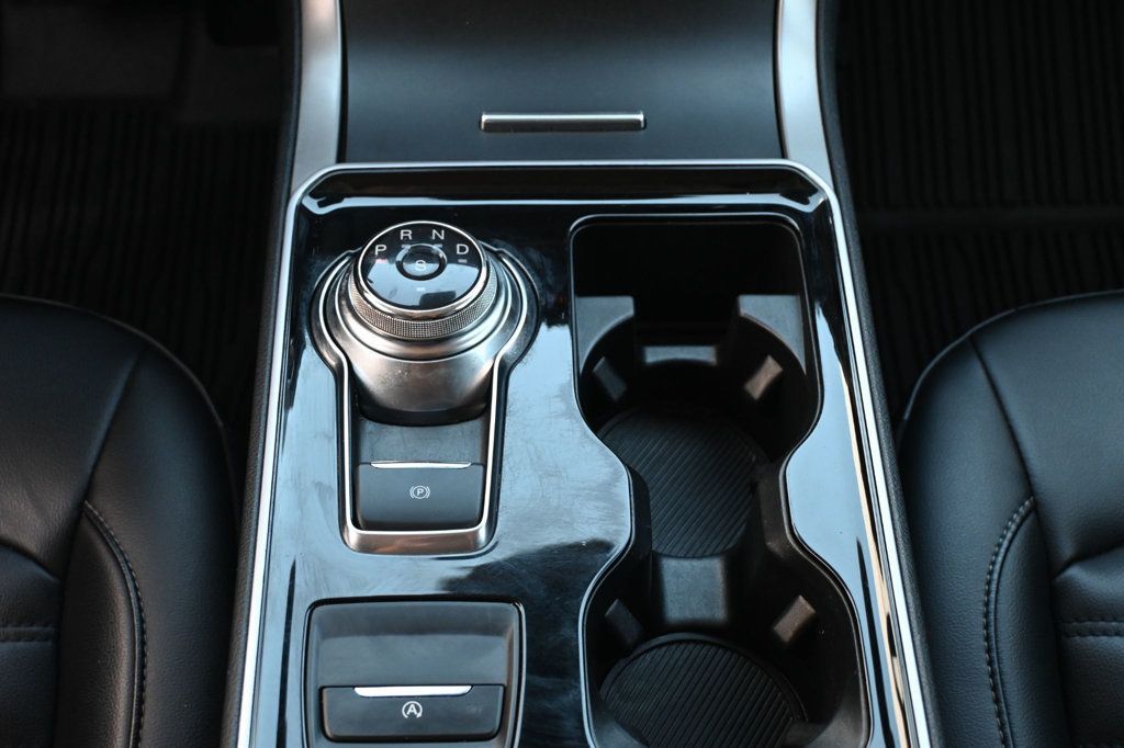 2020 Ford Edge SEL photo 9