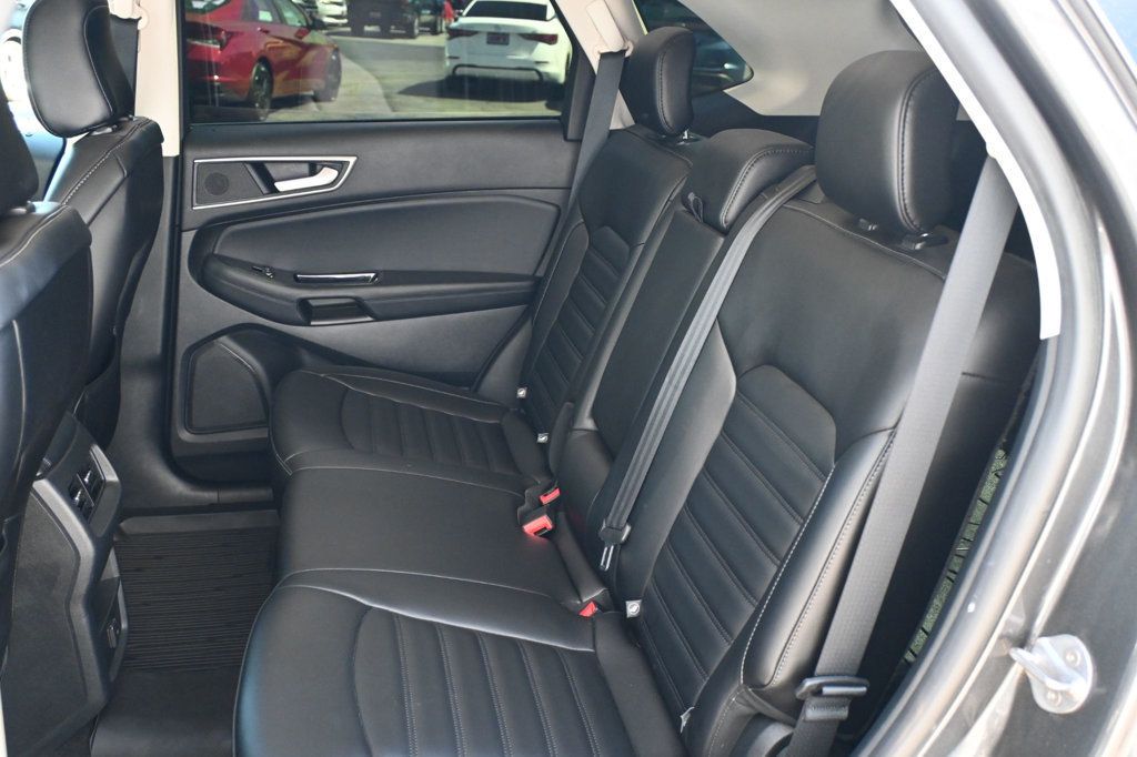 2020 Ford Edge SEL photo 11