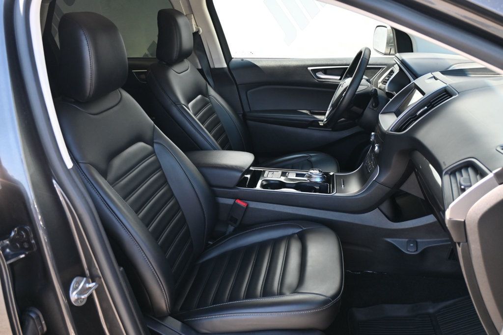 2020 Ford Edge SEL photo 12