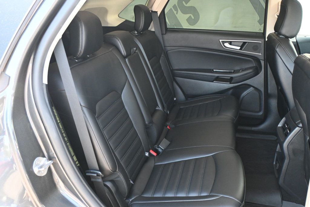 2020 Ford Edge SEL photo 13