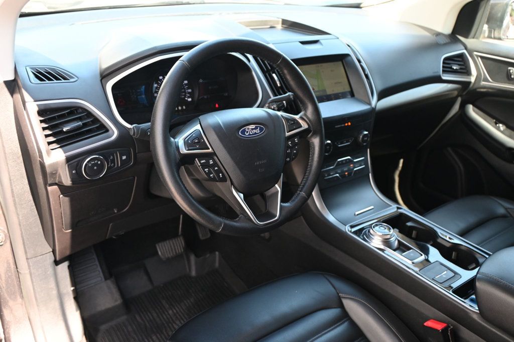 2020 Ford Edge SEL photo 5