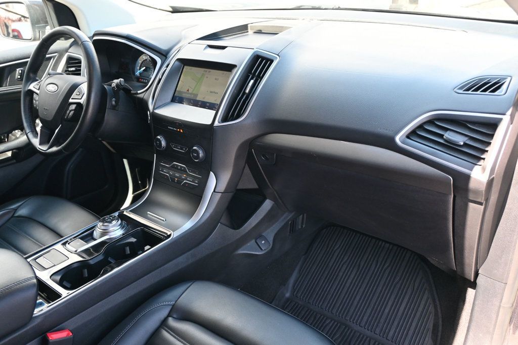 2020 Ford Edge SEL photo 6