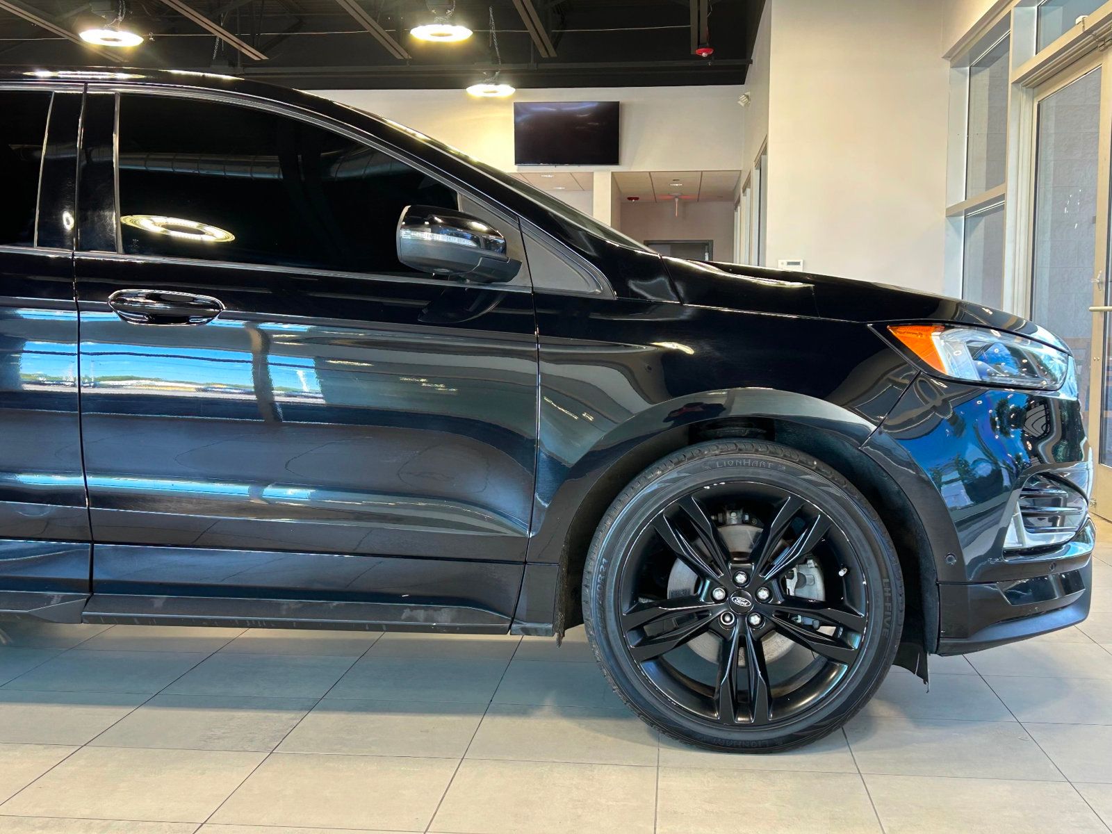 2020 Ford Edge ST photo 16