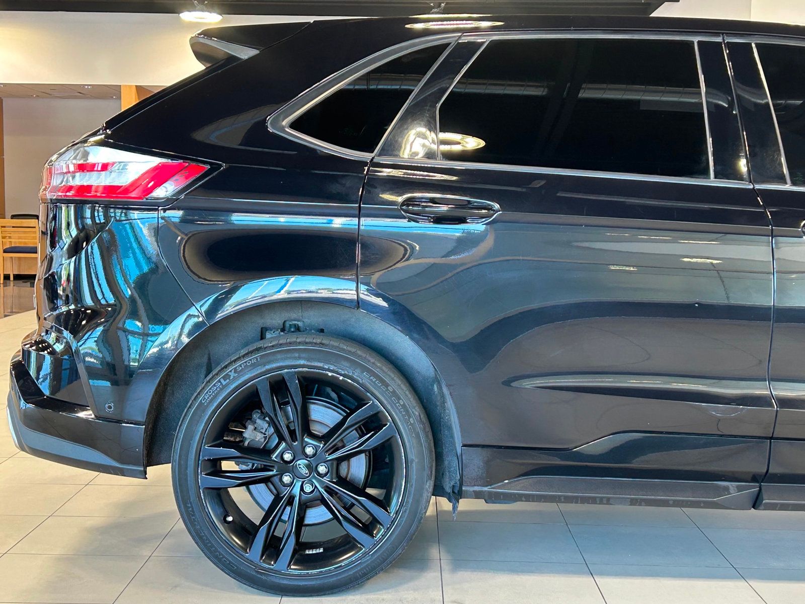 2020 Ford Edge ST photo 17