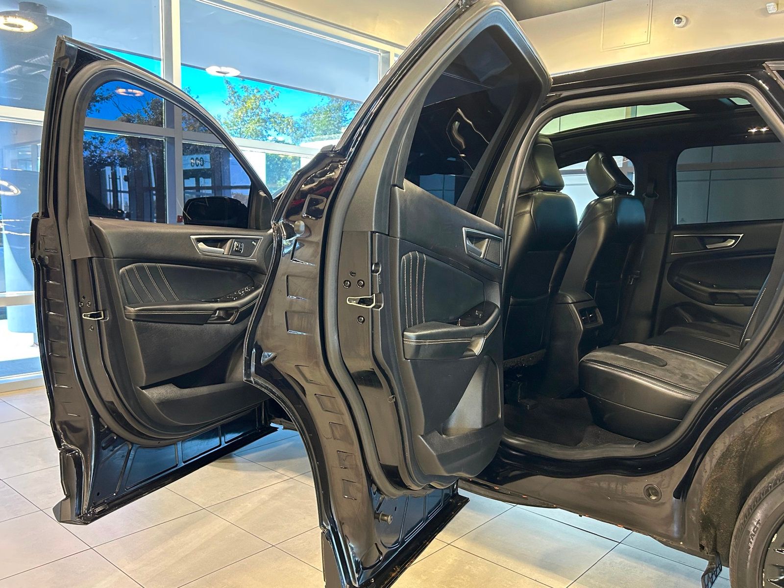 2020 Ford Edge ST photo 18