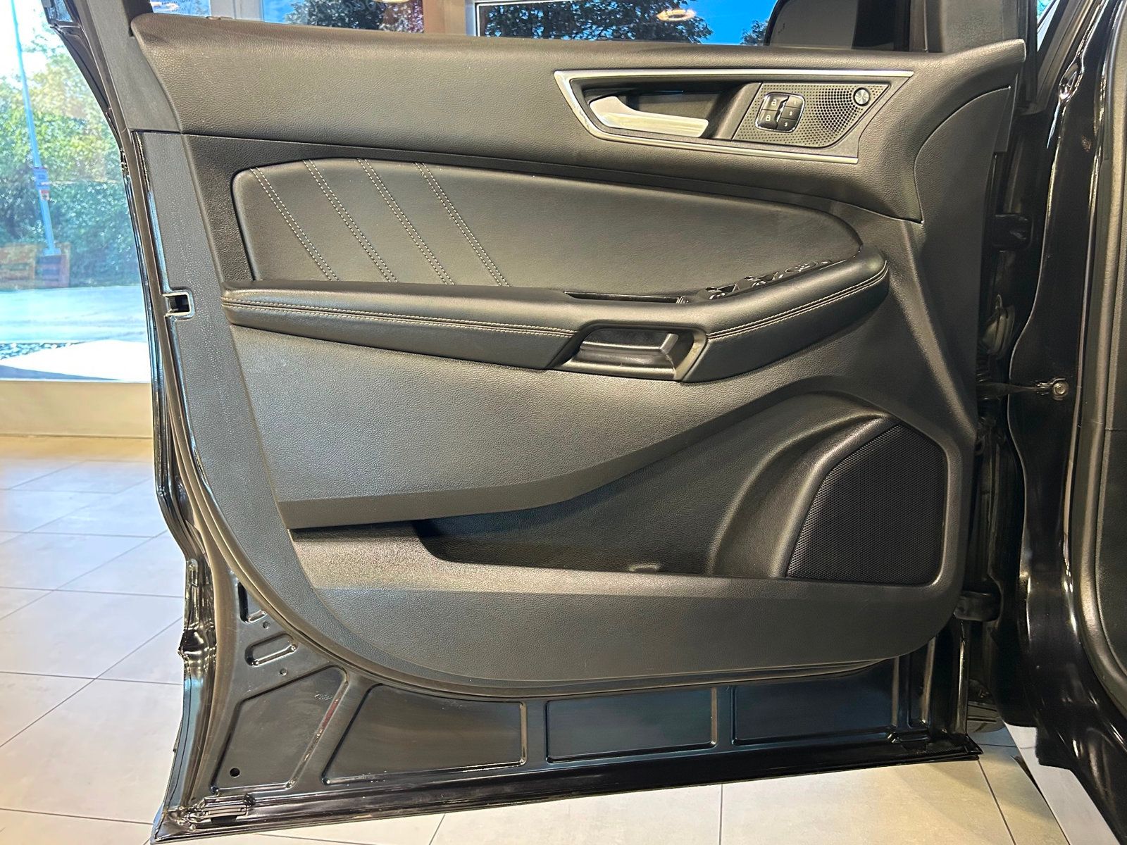 2020 Ford Edge ST photo 19