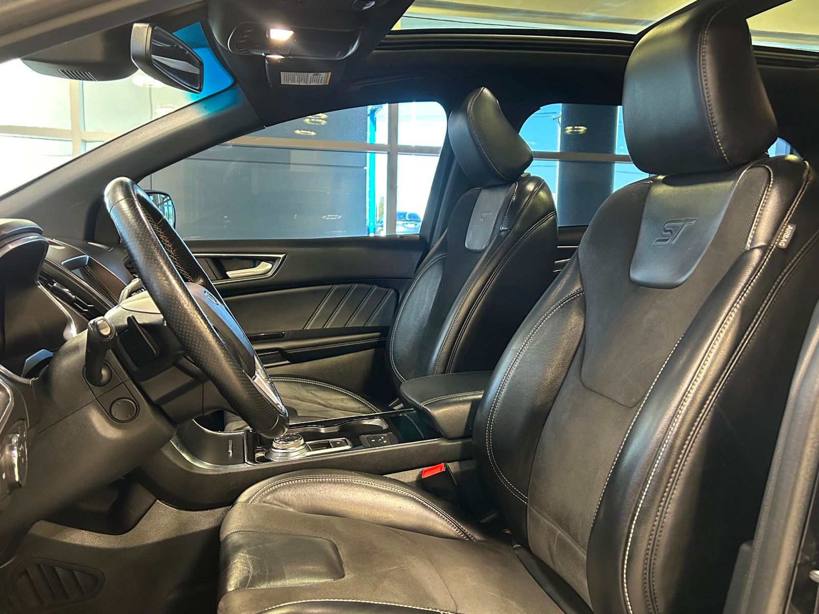2020 Ford Edge ST photo 21