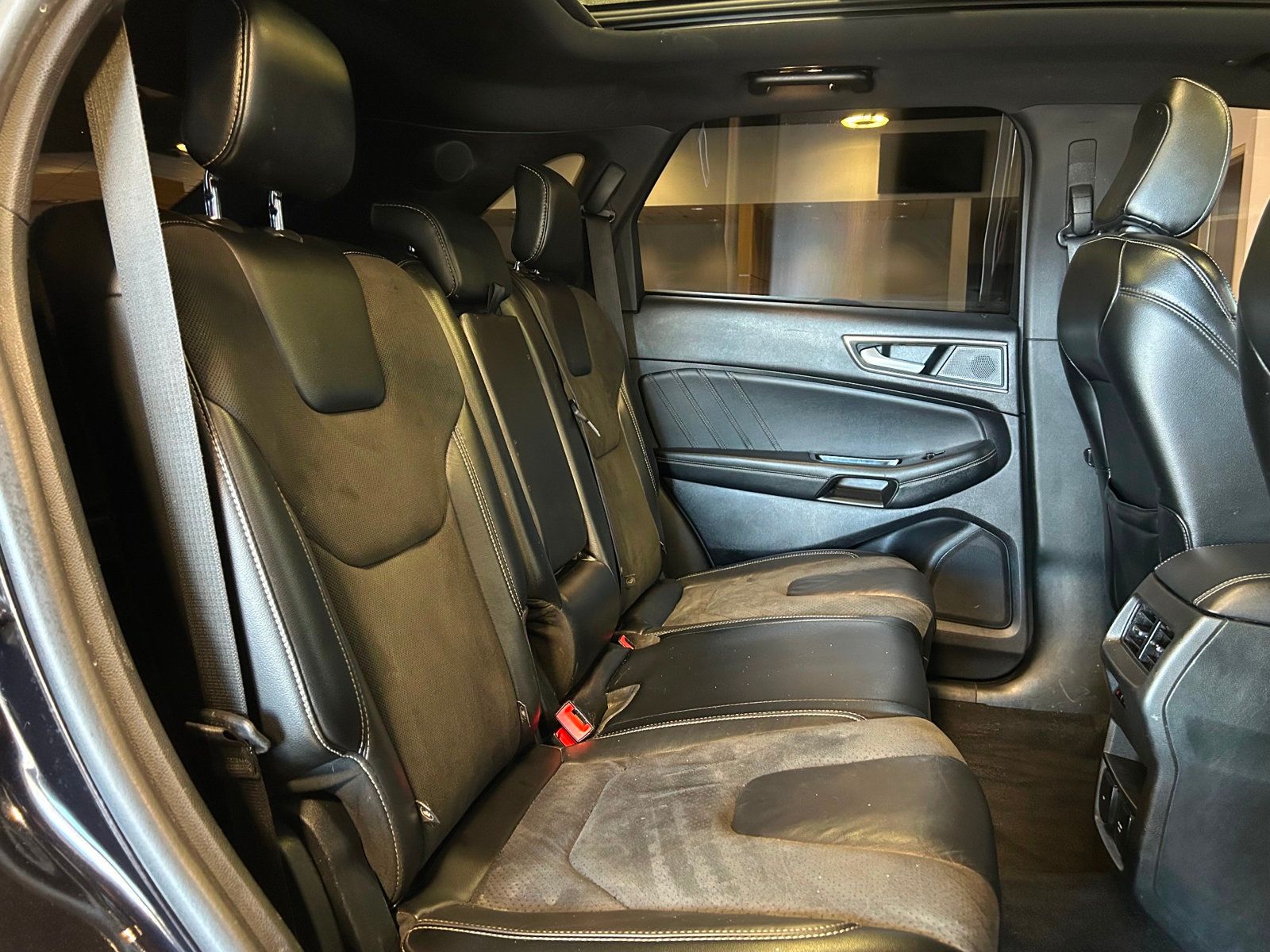 2020 Ford Edge ST photo 23