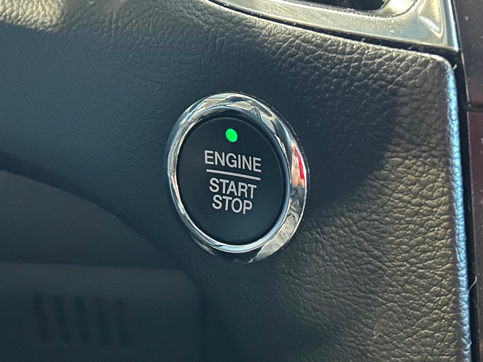 2020 Ford Edge ST photo 30