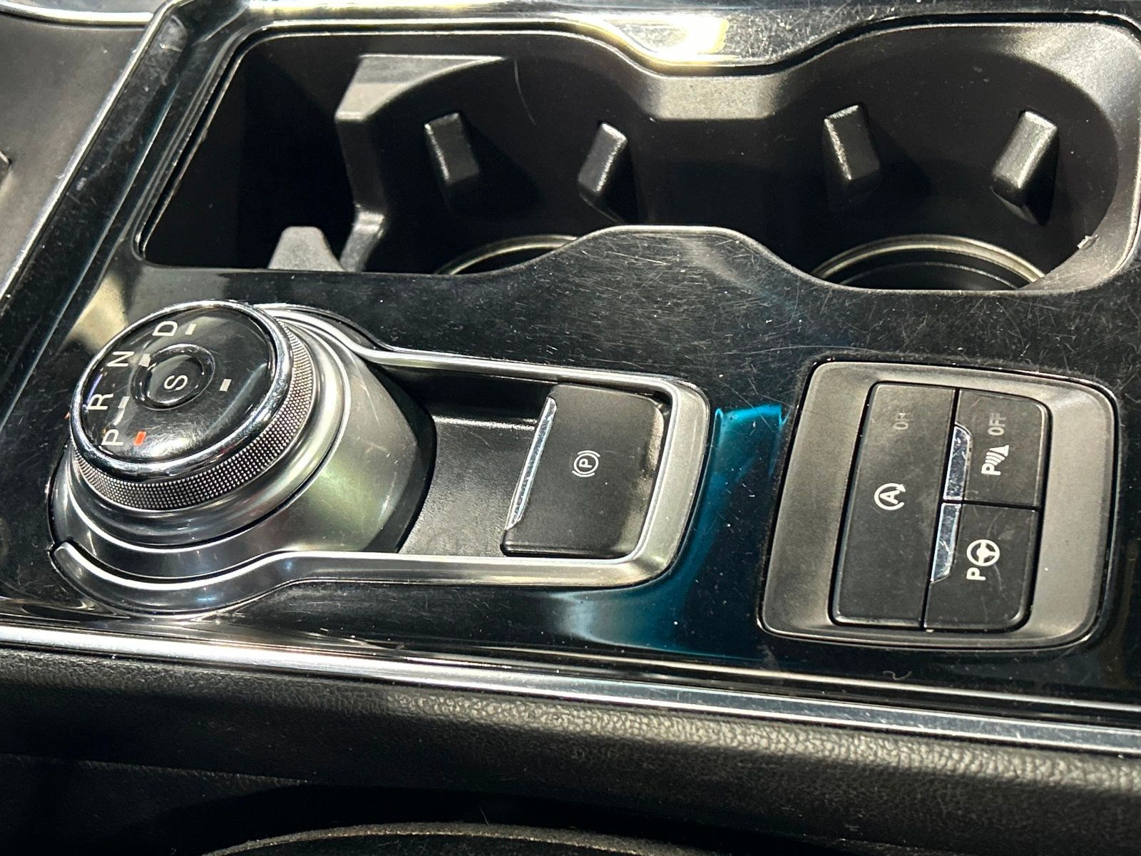 2020 Ford Edge ST photo 32