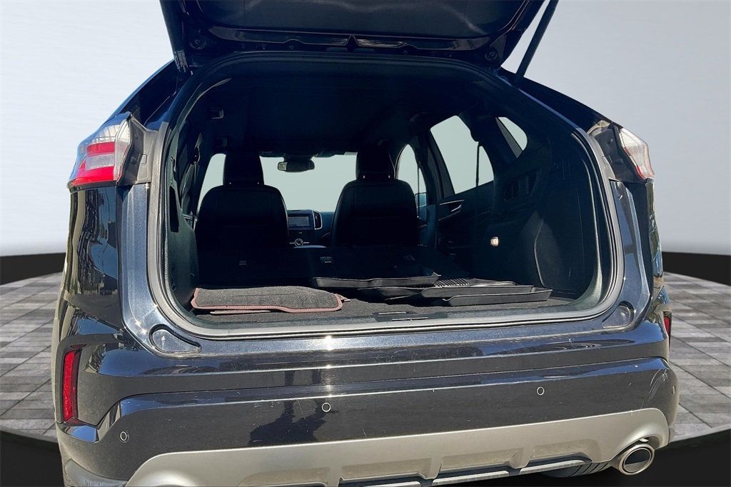 2020 Ford Edge Titanium photo 10