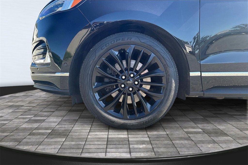 2020 Ford Edge Titanium photo 11