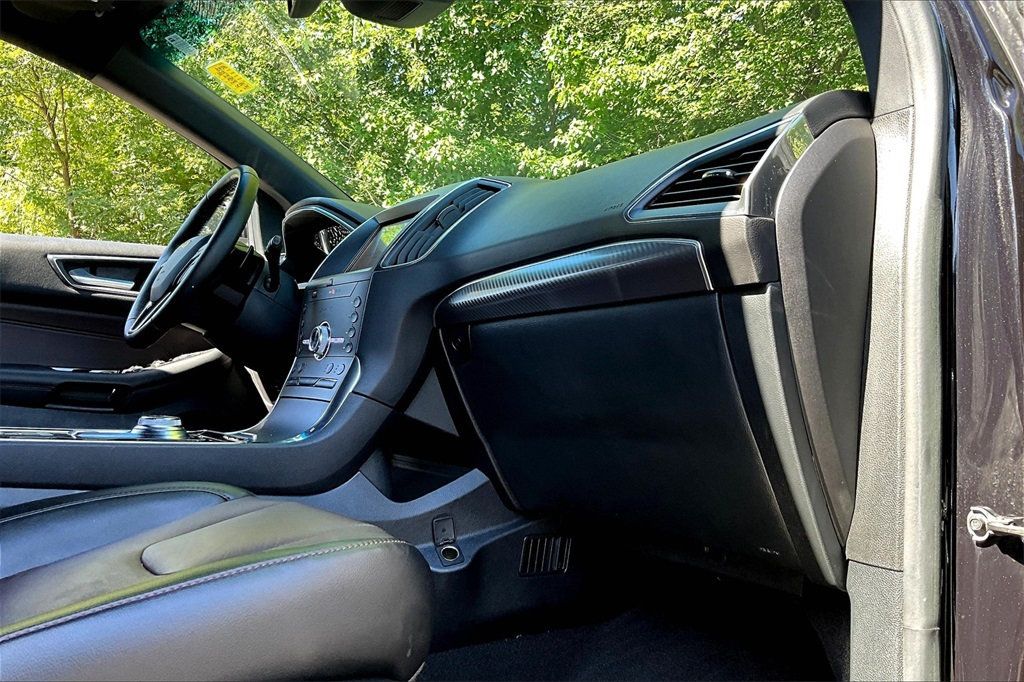 2020 Ford Edge Titanium photo 12
