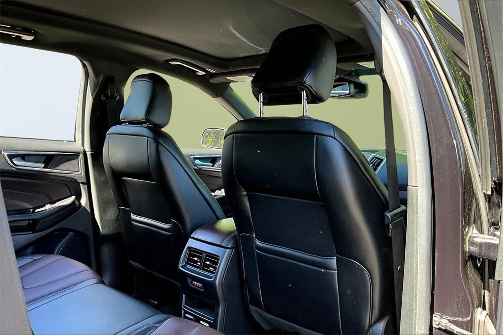 2020 Ford Edge Titanium photo 15