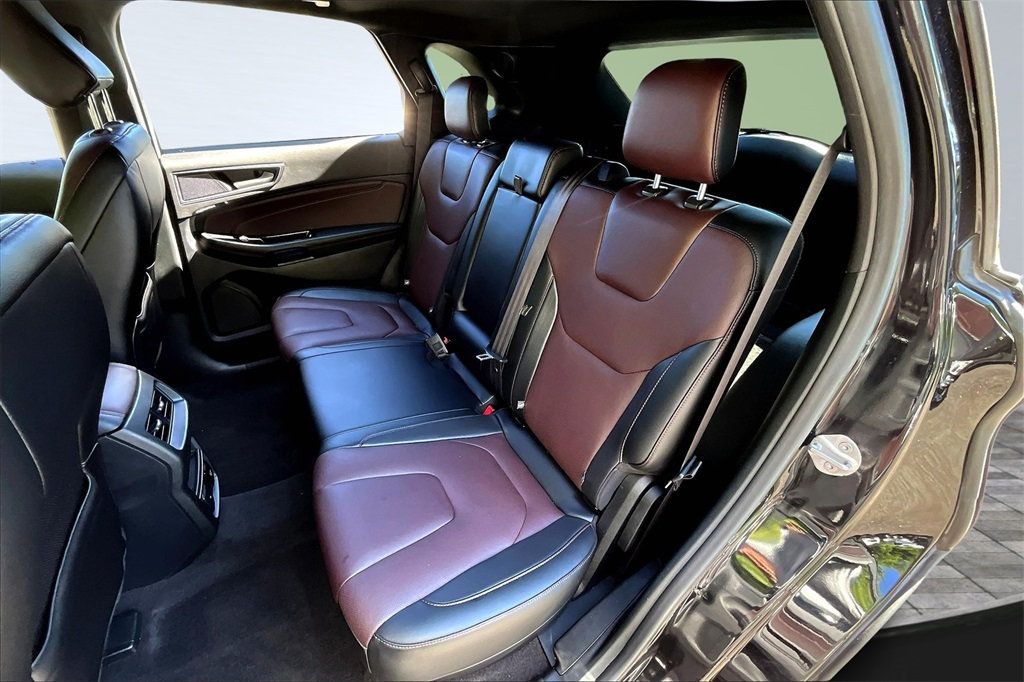 2020 Ford Edge Titanium photo 17