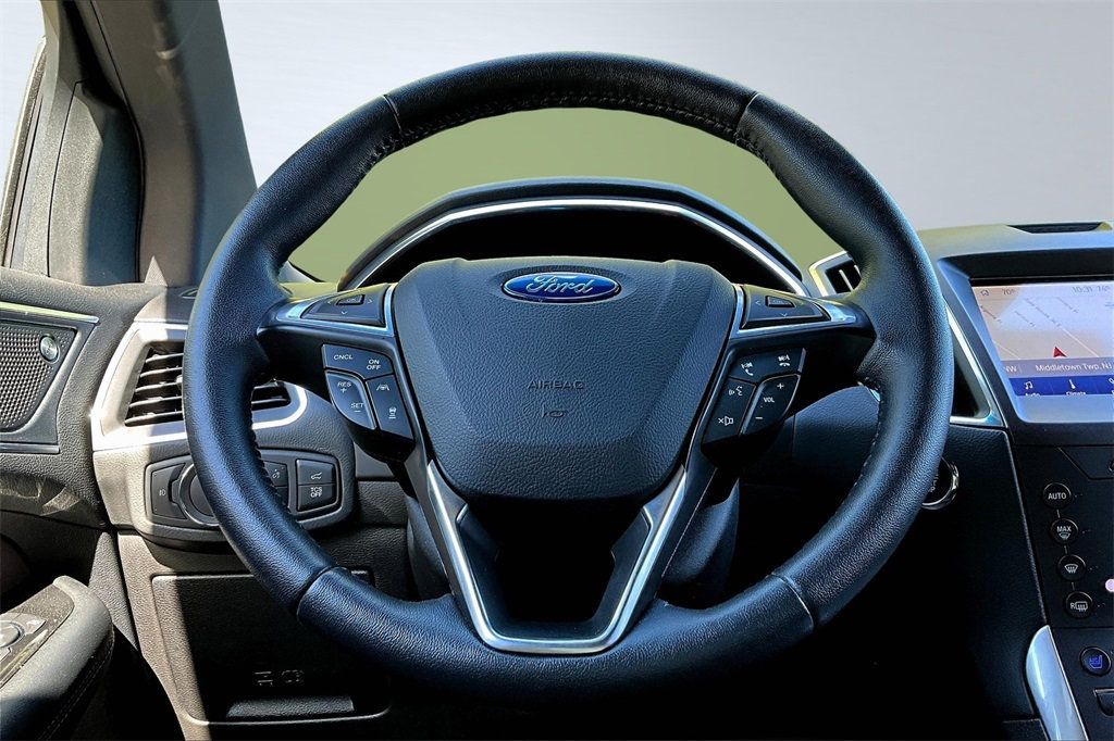 2020 Ford Edge Titanium photo 20