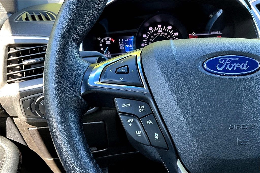 2020 Ford Edge Titanium photo 21