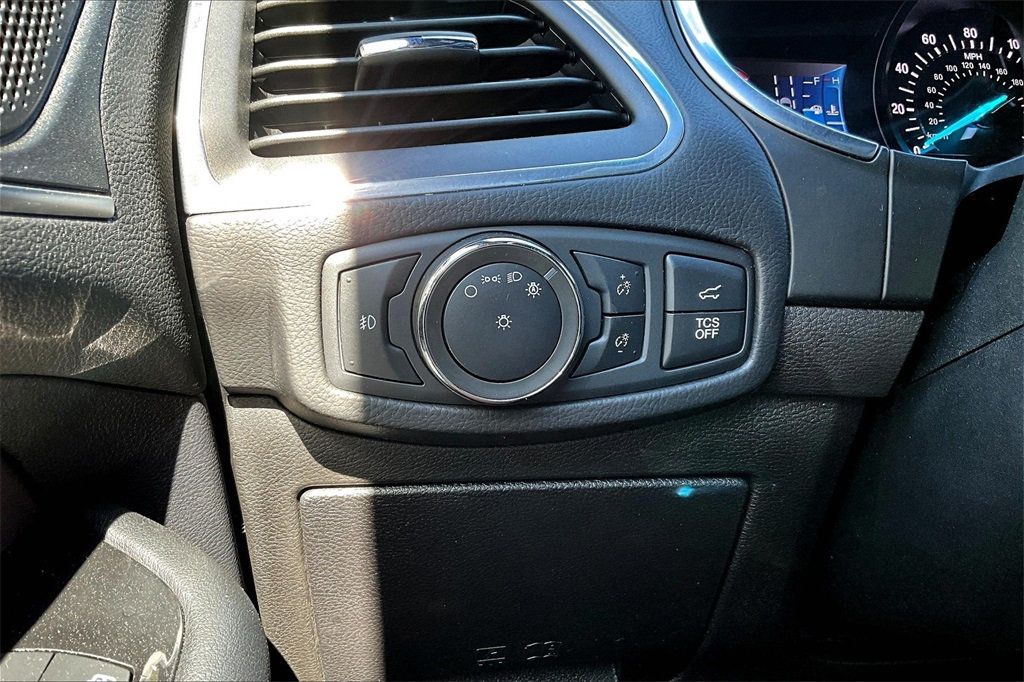 2020 Ford Edge Titanium photo 28