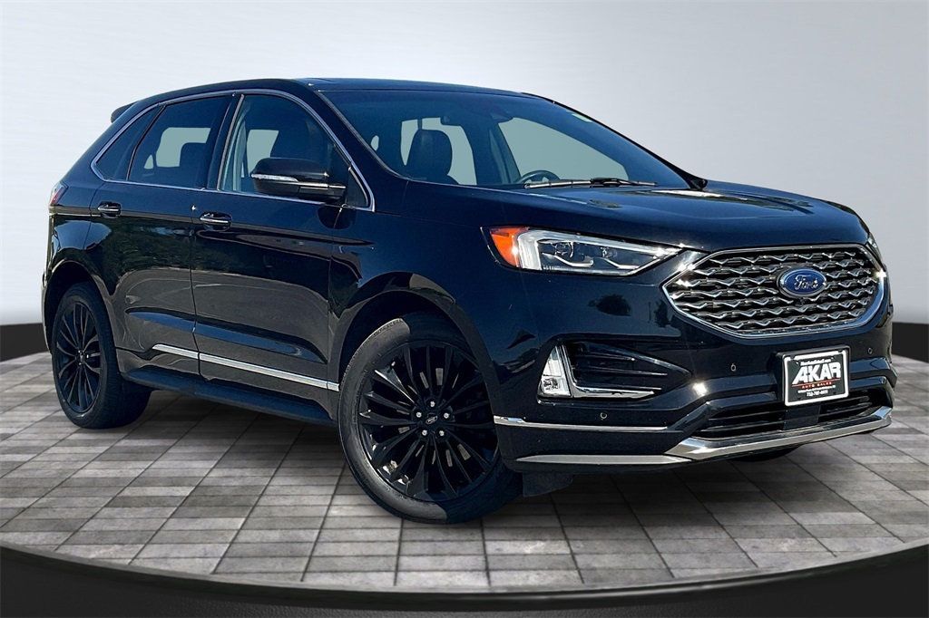 2020 Ford Edge Titanium photo 3