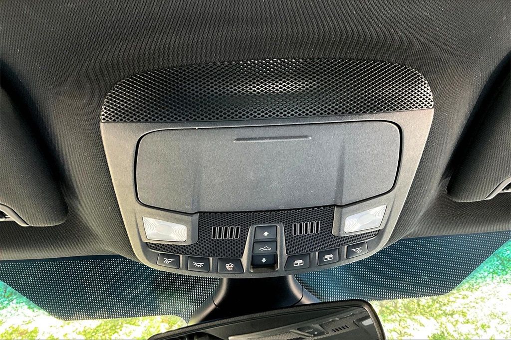 2020 Ford Edge Titanium photo 29
