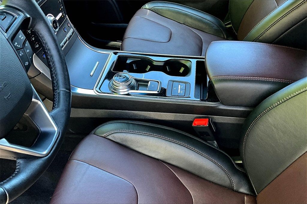 2020 Ford Edge Titanium photo 30