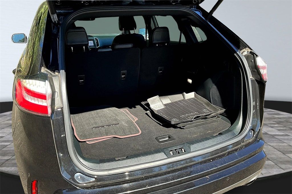 2020 Ford Edge Titanium photo 33