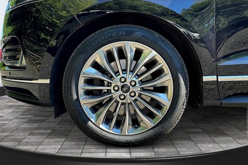 2020 Ford Edge Titanium photo 35