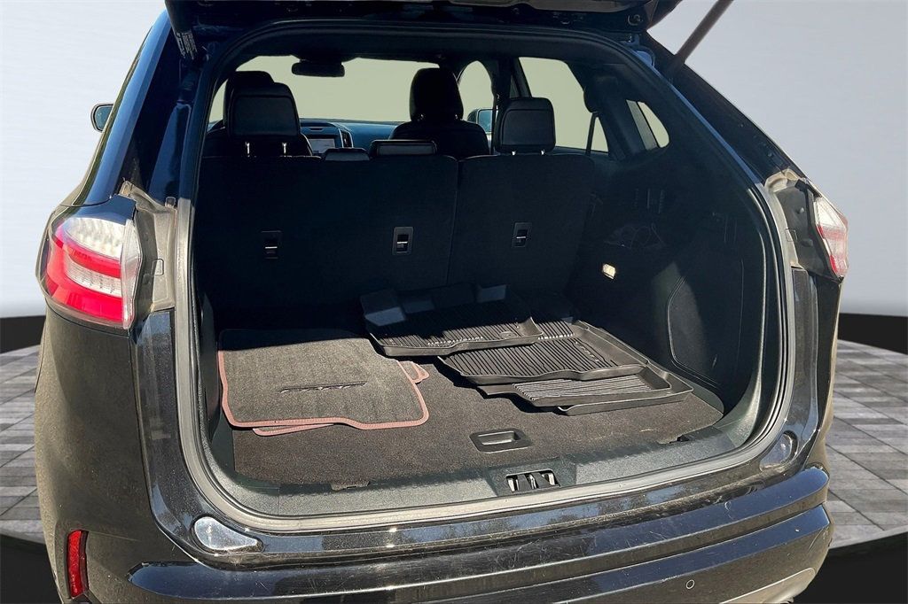 2020 Ford Edge Titanium photo 9