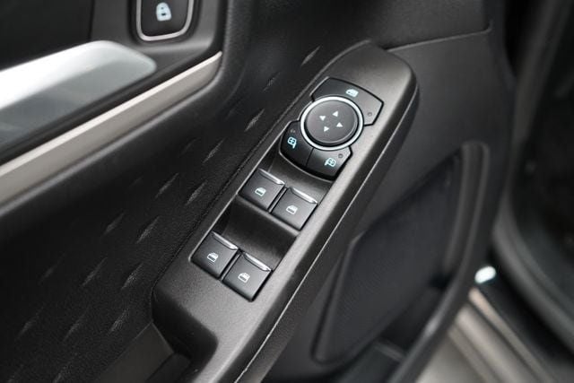 2020 Ford Escape SE - 23077575 - 10