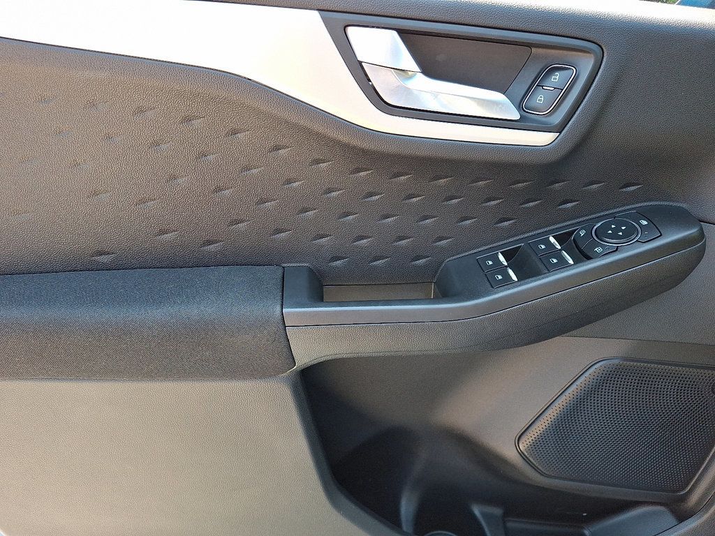 2020 Ford Escape SE photo 13