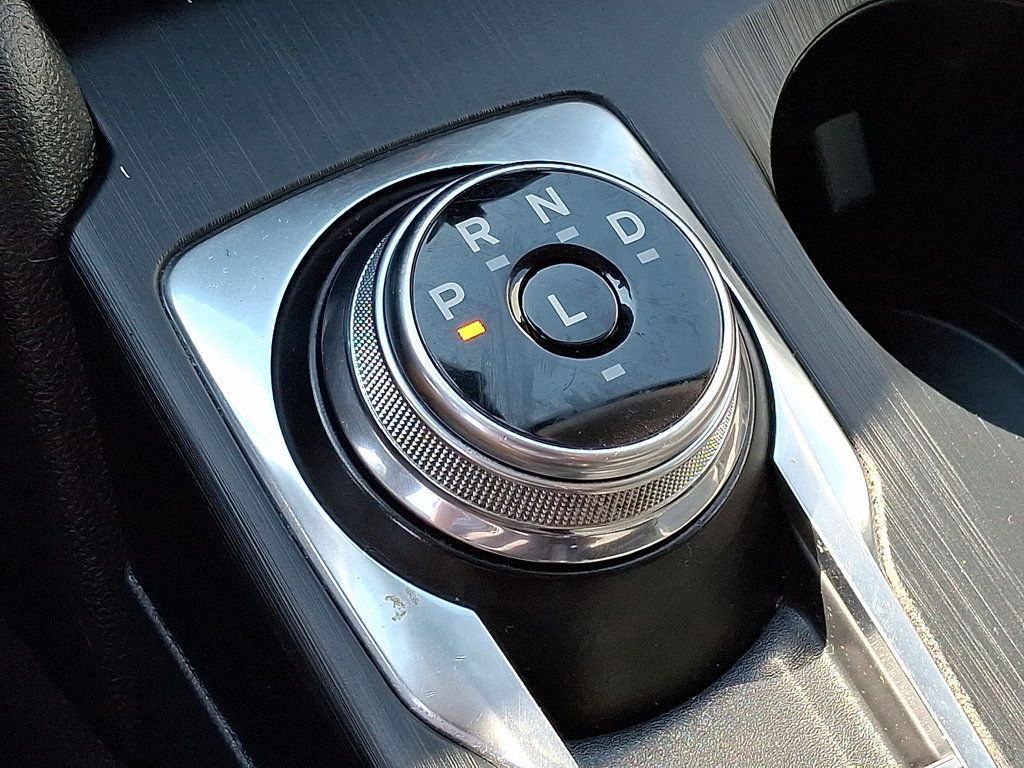 2020 Ford Escape SE photo 15