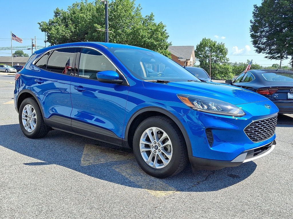 2020 Ford Escape SE photo 3