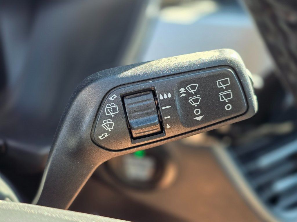 2020 Ford Escape SE Sport Hybrid FWD - 22973424 - 39