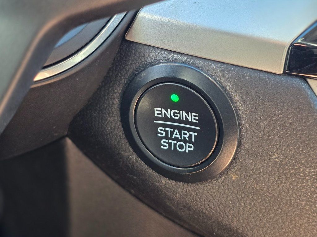 2020 Ford Escape SE Sport Hybrid FWD - 22973424 - 40