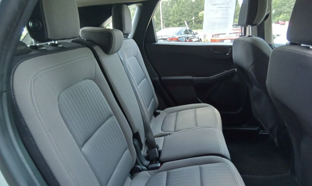 2020 Ford Escape S photo 9