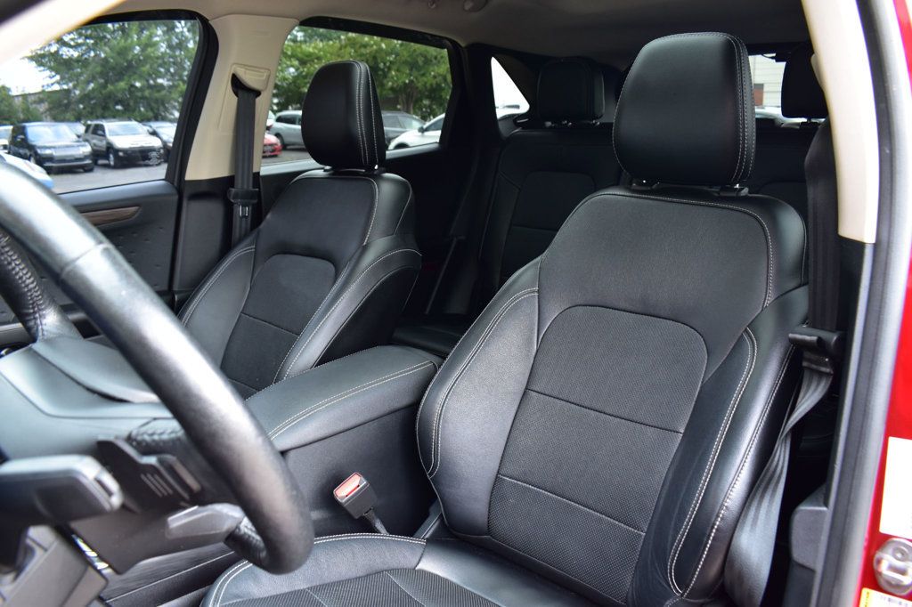 2020 Ford Escape Titanium AWD - 23067706 - 11
