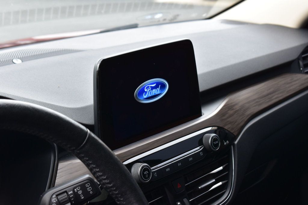 2020 Ford Escape Titanium AWD - 23067706 - 22