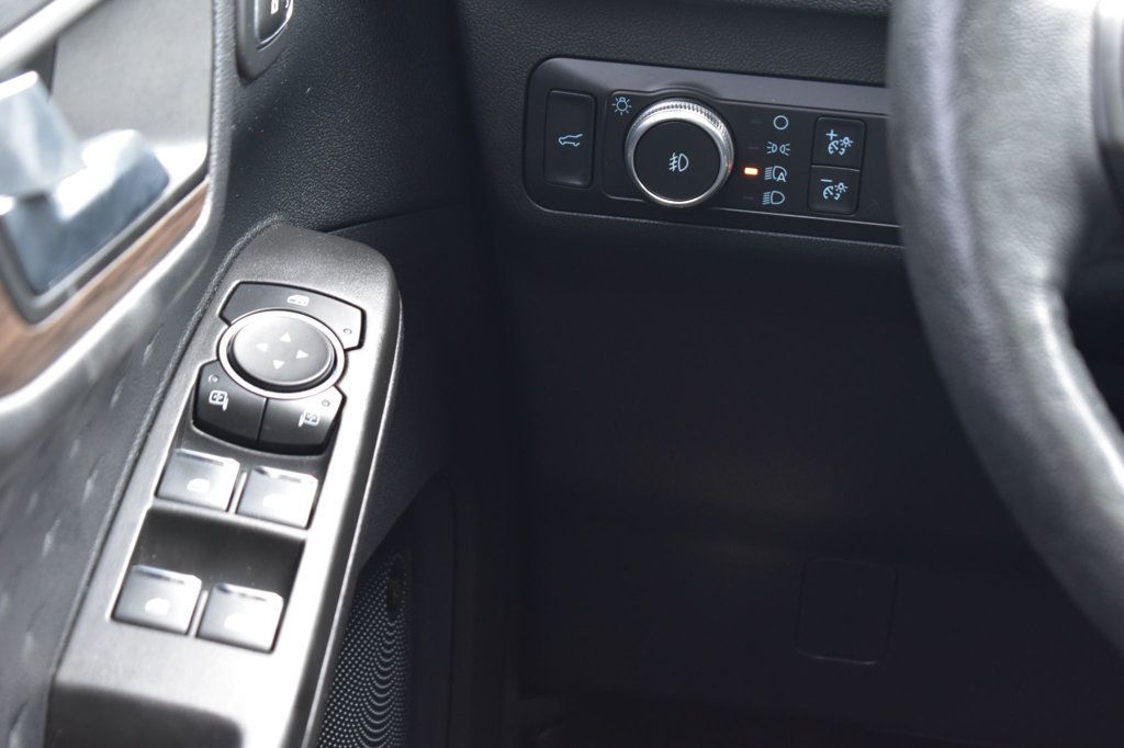 2020 Ford Escape Titanium AWD - 23067706 - 30