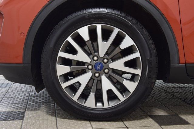 2020 Ford Escape Titanium AWD - 22902859 - 25