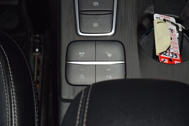2020 Ford Escape Titanium AWD - 22902859 - 32
