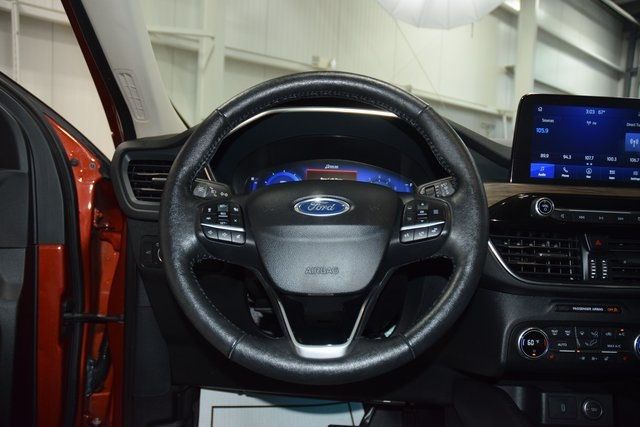 2020 Ford Escape Titanium AWD - 22902859 - 35
