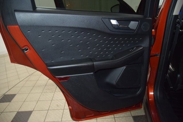 2020 Ford Escape Titanium AWD - 22902859 - 41