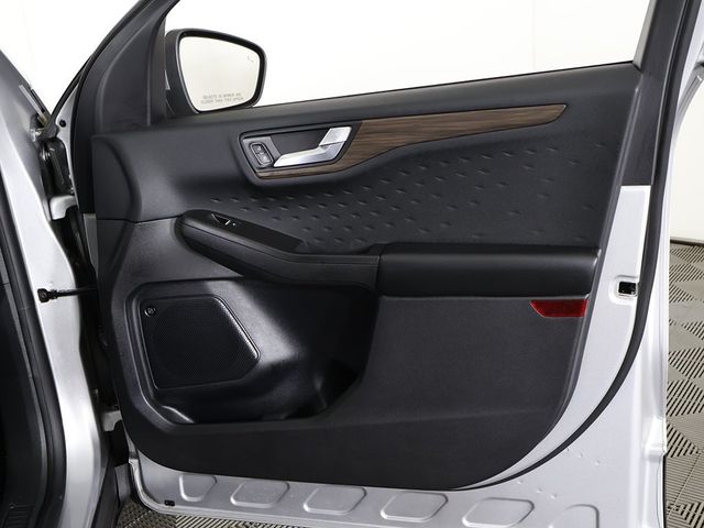 2020 Ford Escape Titanium AWD - 22941615 - 24