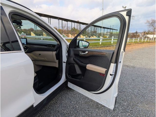 2020 Ford Escape Titanium AWD - 22945259 - 10