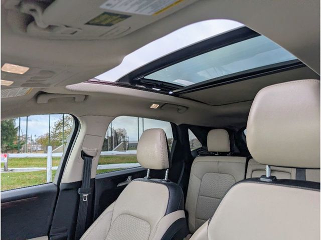 2020 Ford Escape Titanium AWD - 22945259 - 15